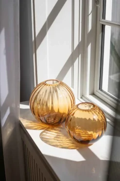Sadie Line Vase - Amber | Lille